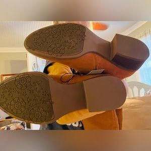 Brand new boots perfect condition. I just never got around to wearing them